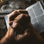 Explorando o que devo dar ao Senhor na Bíblia Online NIV